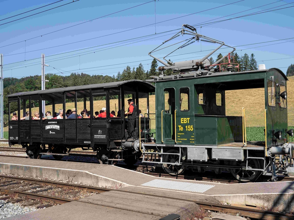 Im Cabriolet Eisenbahnwagen durchs Emmental